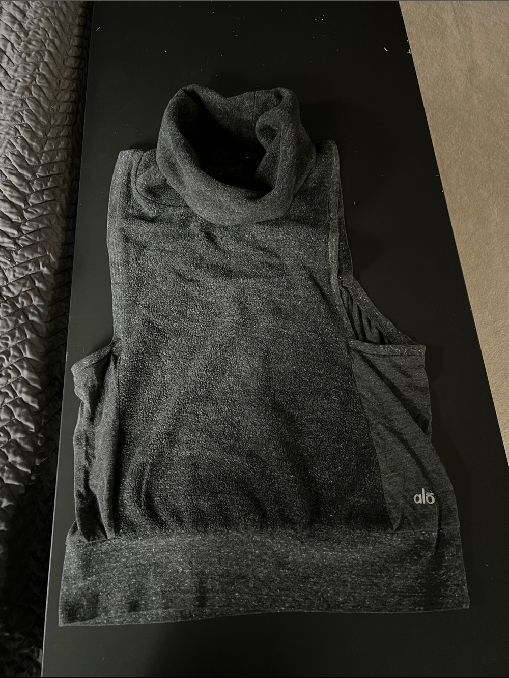 ALO Yoga Women's Charcoal Gray Sleeveless Turtleneck